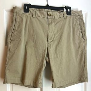 Vineyard Vines Khaki Short w34
